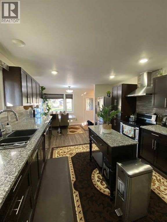 535 2A Avenue W, Brooks, photo 4