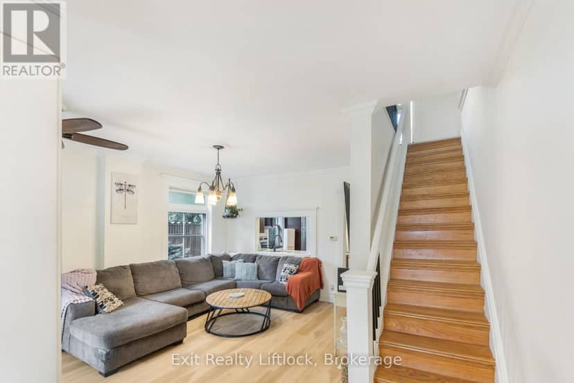 592 Sherbrooke Street, Peterborough, photo 2