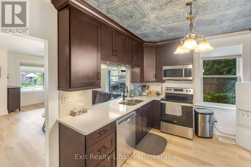 592 Sherbrooke Street, Peterborough, photo 5
