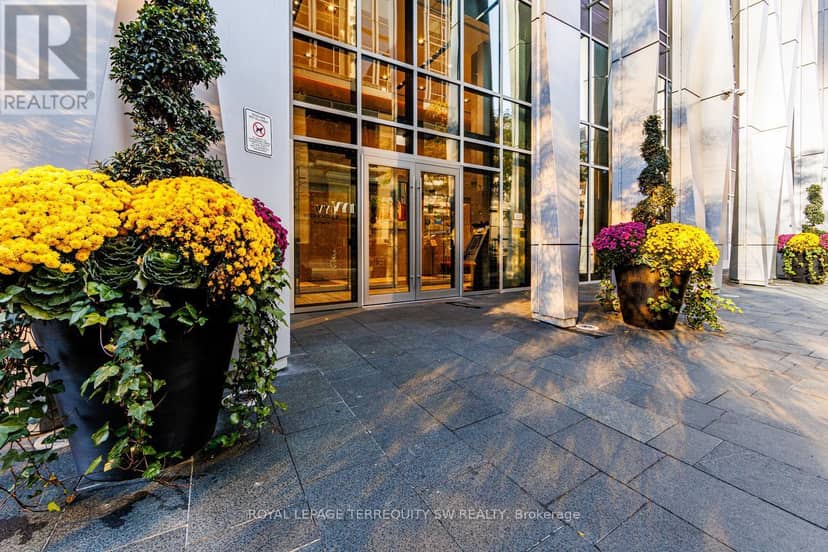 809 - 1 Yorkville Avenue, Toronto, photo 2