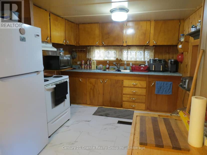 1084 South Algonquin Road, Dysart et al, photo 7