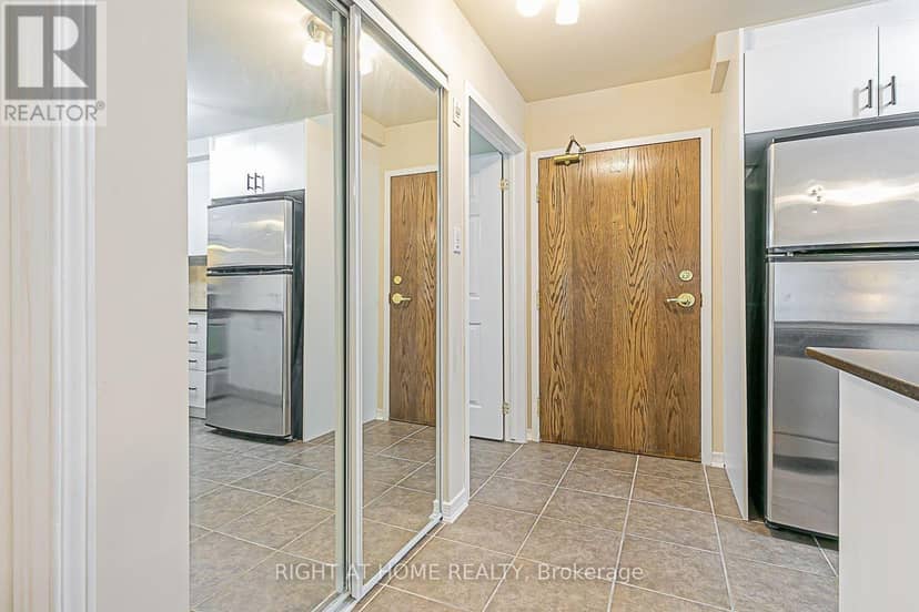 305 - 8 Maison Parc Court, Vaughan, photo 8