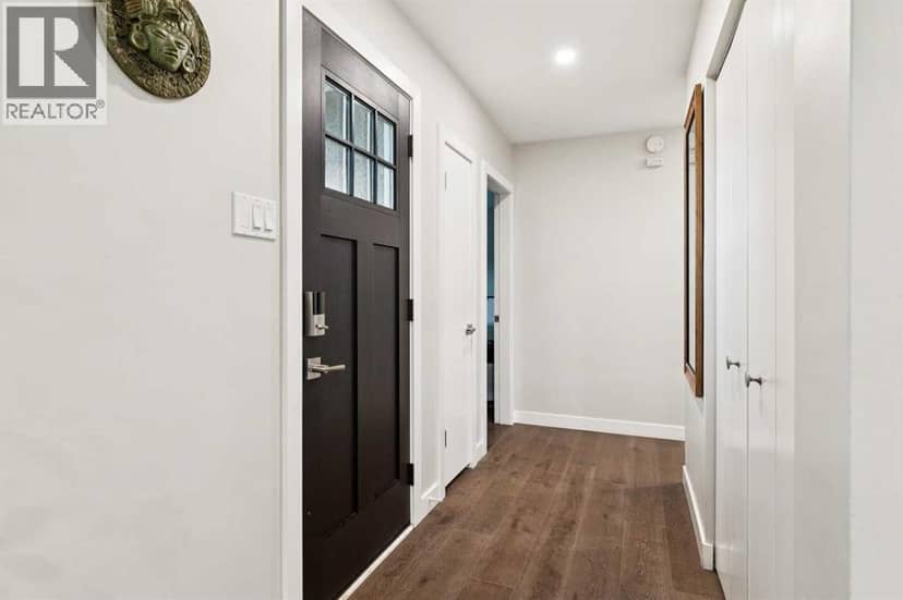 5327 17 Avenue SW, Calgary, photo 3