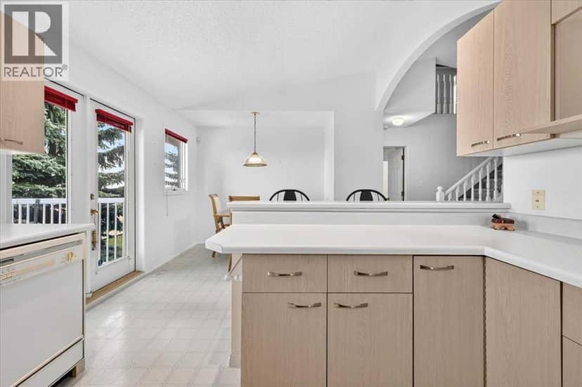 24, 5790 Patina Drive SW, Calgary, photo 8