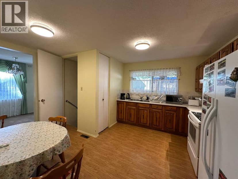 7717 28 Avenue, Coleman, photo 4