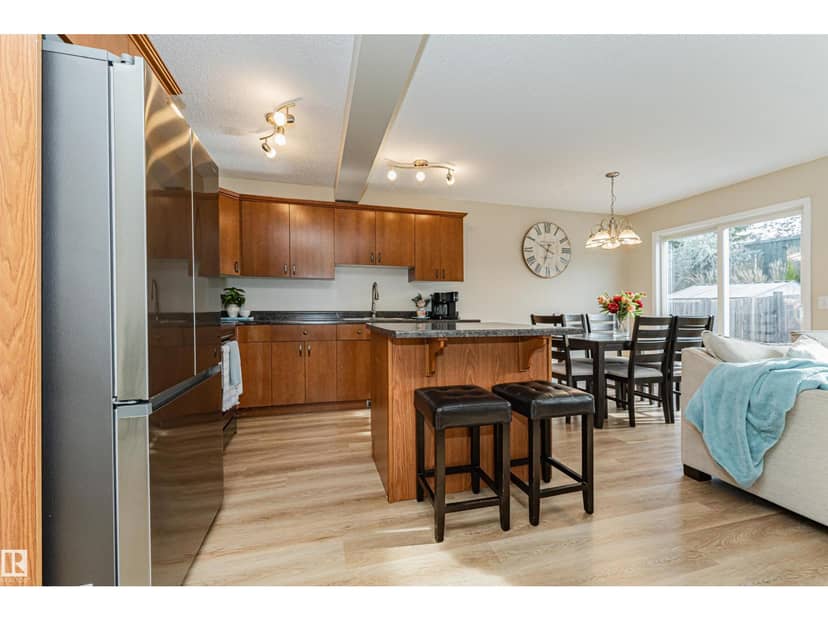 51 Vaughn Av, Spruce Grove, photo 4