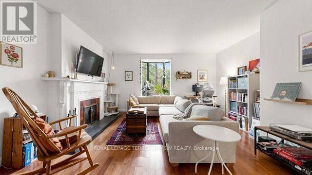 29 Winchester Street, Toronto, photo 2