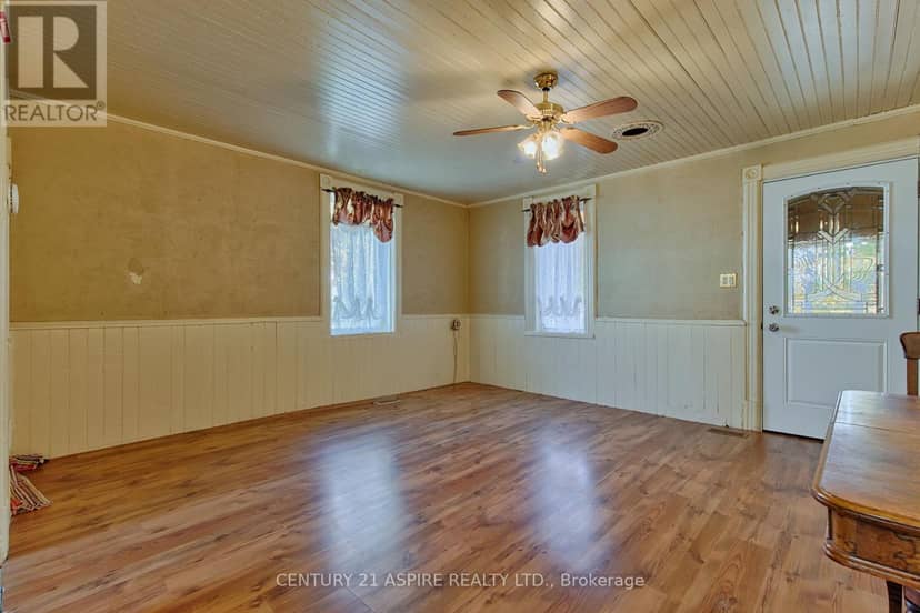 503 Moffat Street, Pembroke, photo 5