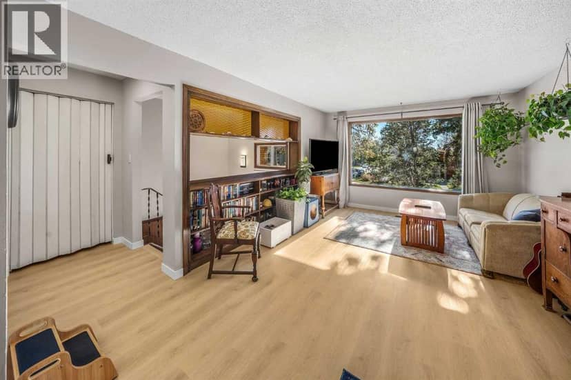 2658 11 Avenue SE, Calgary, photo 2