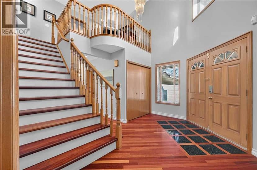 129 Shawnee Court SW, Calgary, photo 2