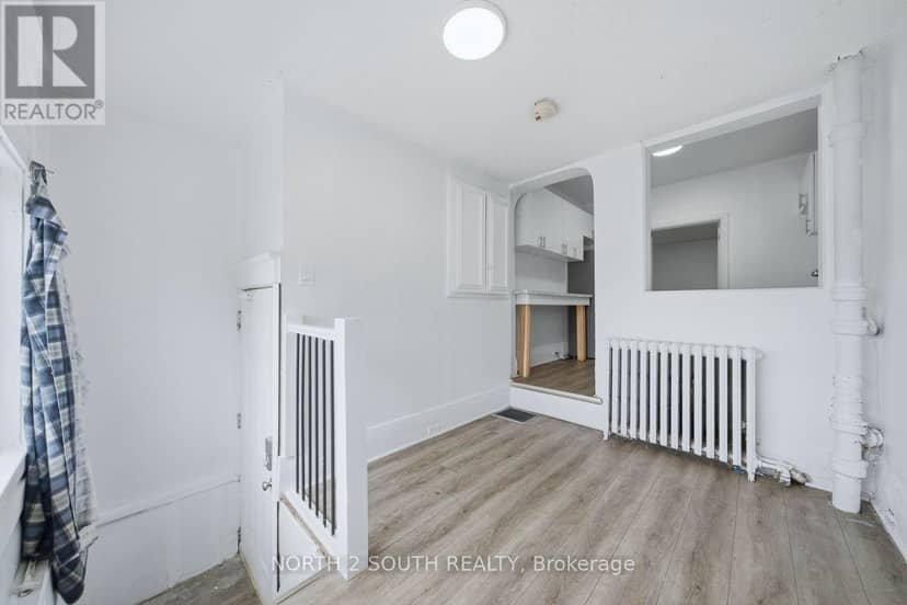 880 Dundas Street E, London East, photo 2