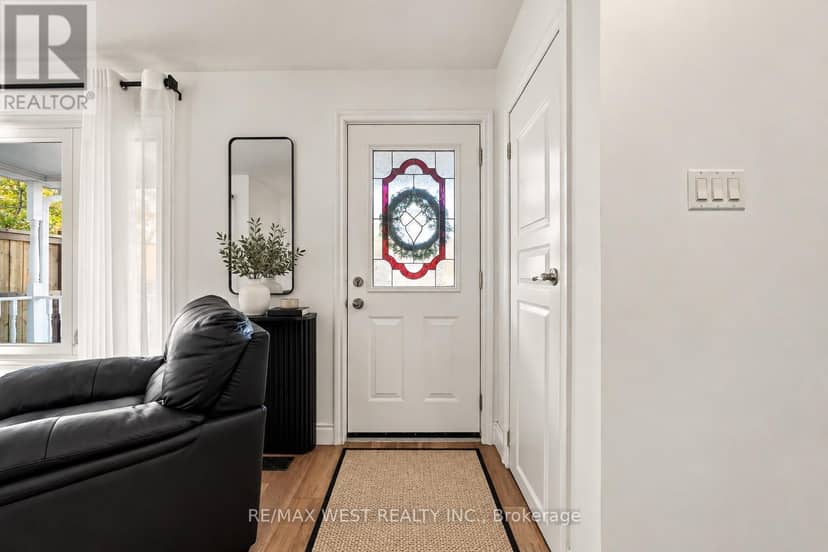 61 Chelwood Road, Toronto, photo 3