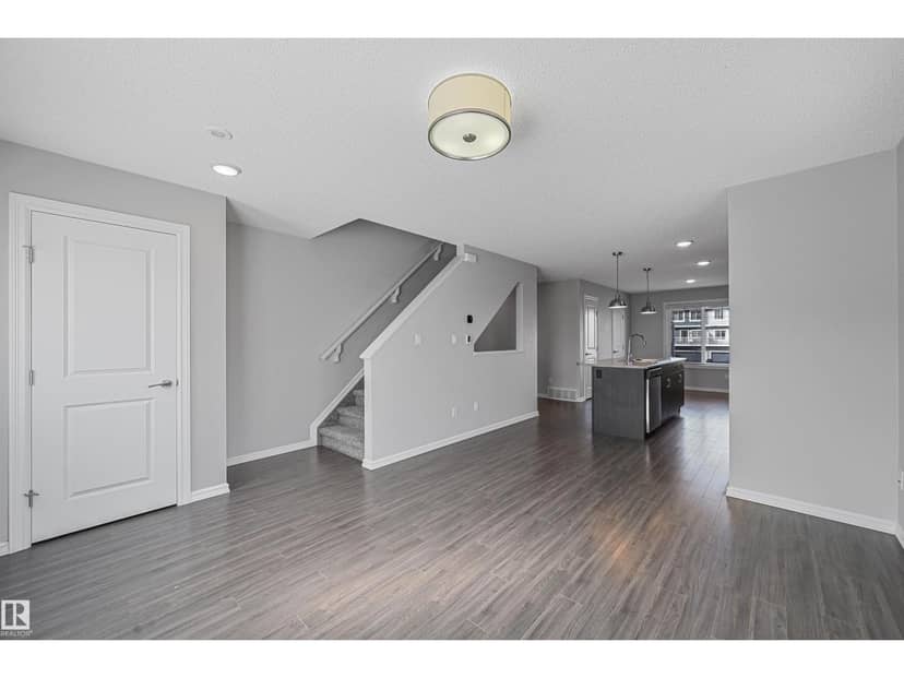#34 2215 24 ST NW, Edmonton, photo 4