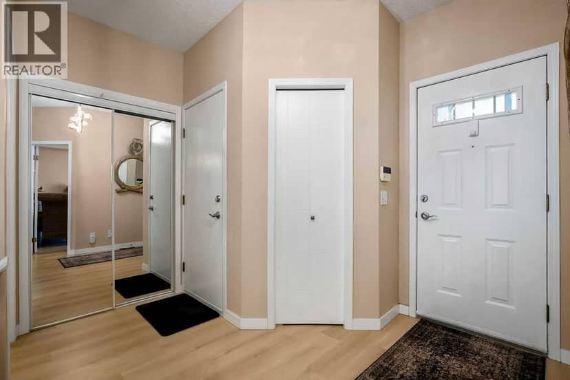56, 72 Millside Drive SW, Calgary, photo 2