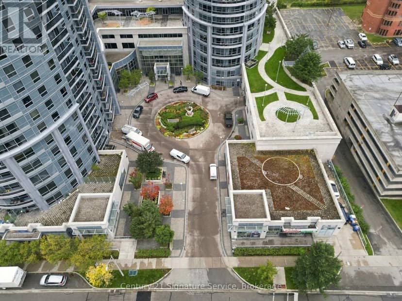 1822 - 135 Village Green Square, Toronto, photo 2