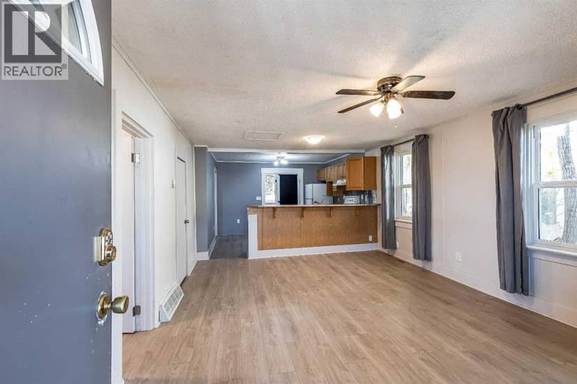 777 7 Street SE, Medicine Hat, photo 5