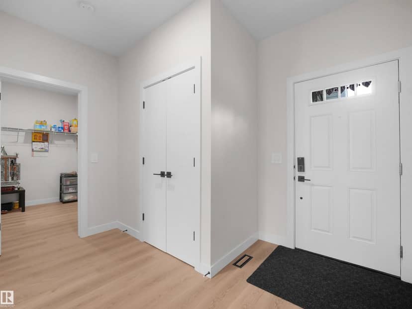 3724 214 ST NW, Edmonton, photo 2