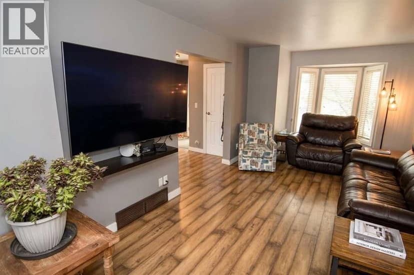 100 Coach Manor Rise SW, Calgary, photo 2