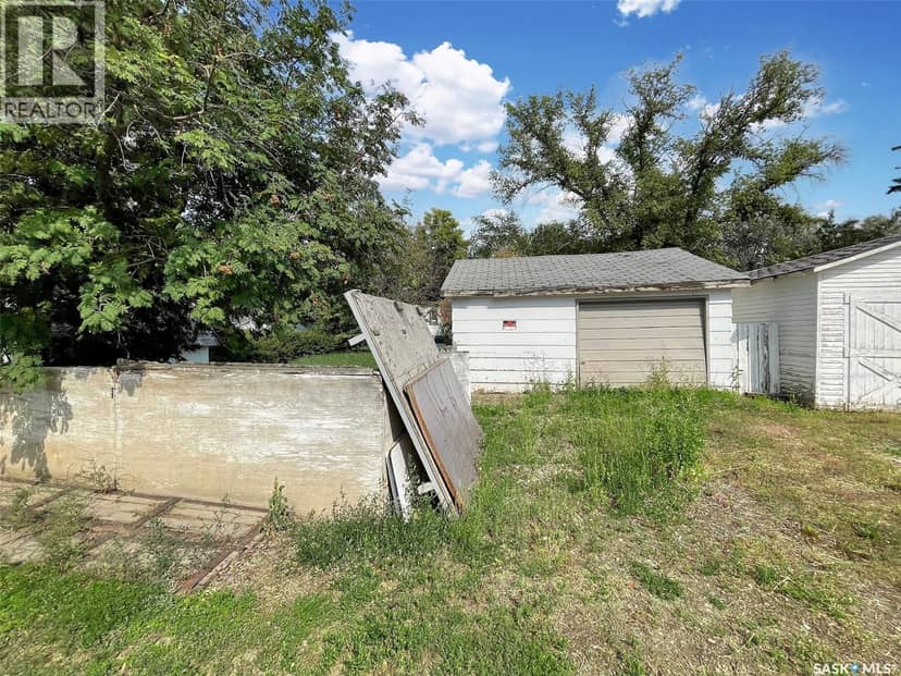 310 6th AVENUE SE, Swift Current, photo 2