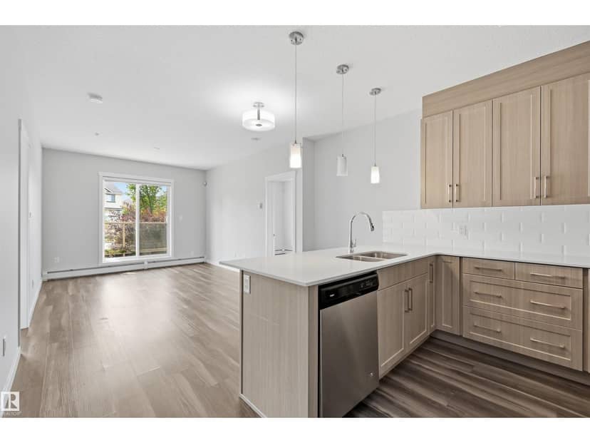 #117 812 Welsh Dr SW, Edmonton, photo 2
