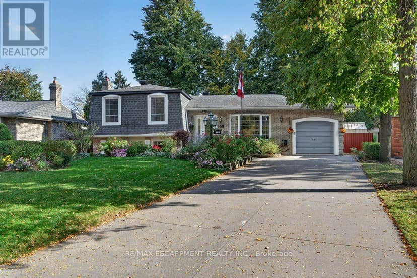 600 Holly Hill Crescent, Burlington, photo 2
