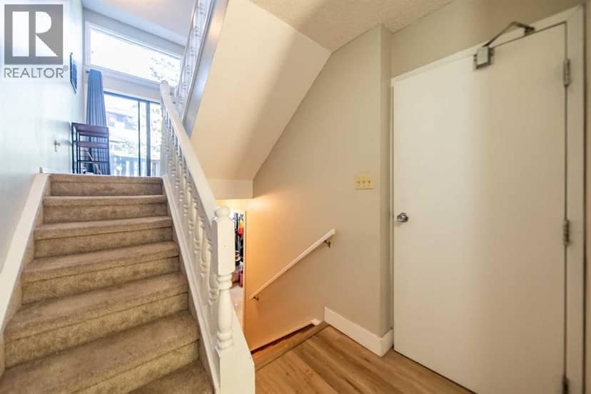 22 Point Mckay Court NW, Calgary, photo 4