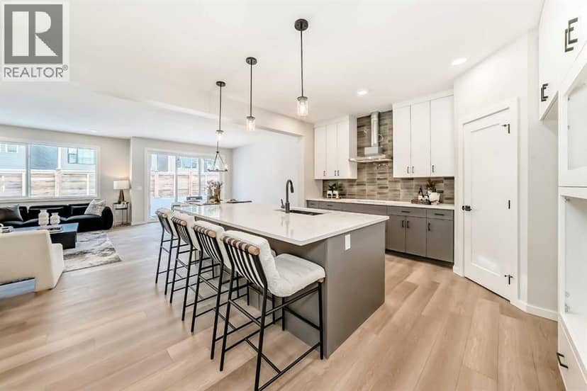 33 Rochester Crescent NW, Calgary