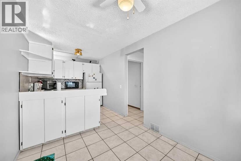 4316 8 Avenue SE, Calgary, photo 8