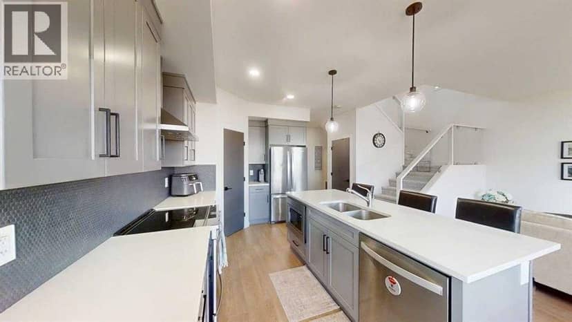 1219 Pacific Circle W, Lethbridge, photo 8