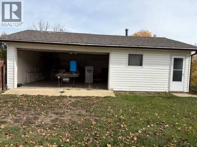 432 Center Street, Drumheller, photo 4