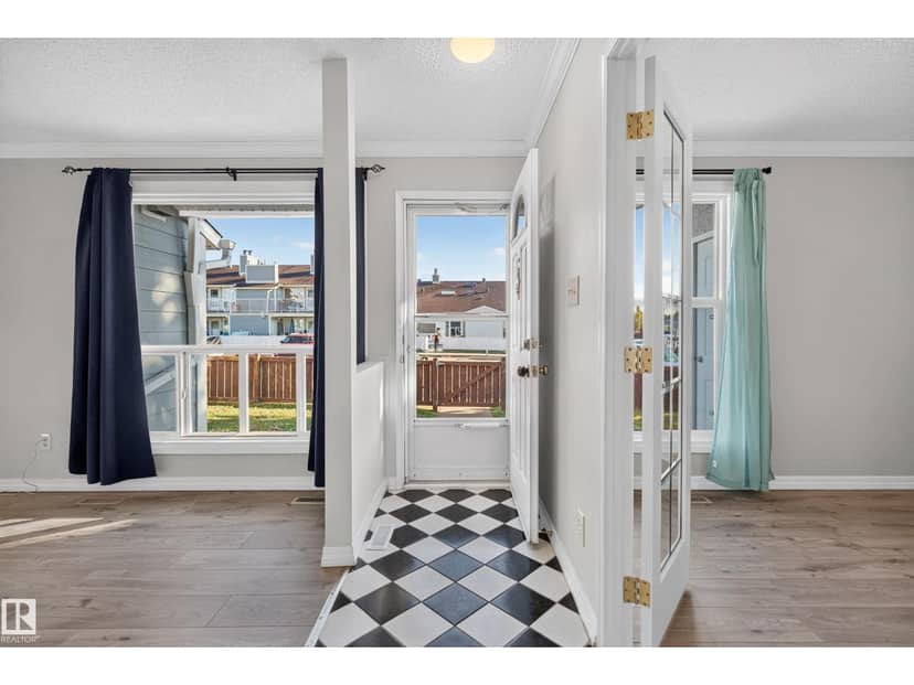 2332 151 AV NW, Edmonton, photo 2