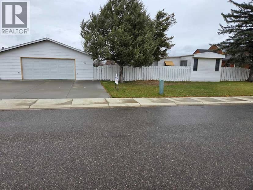 303 Piron Place, Picture Butte