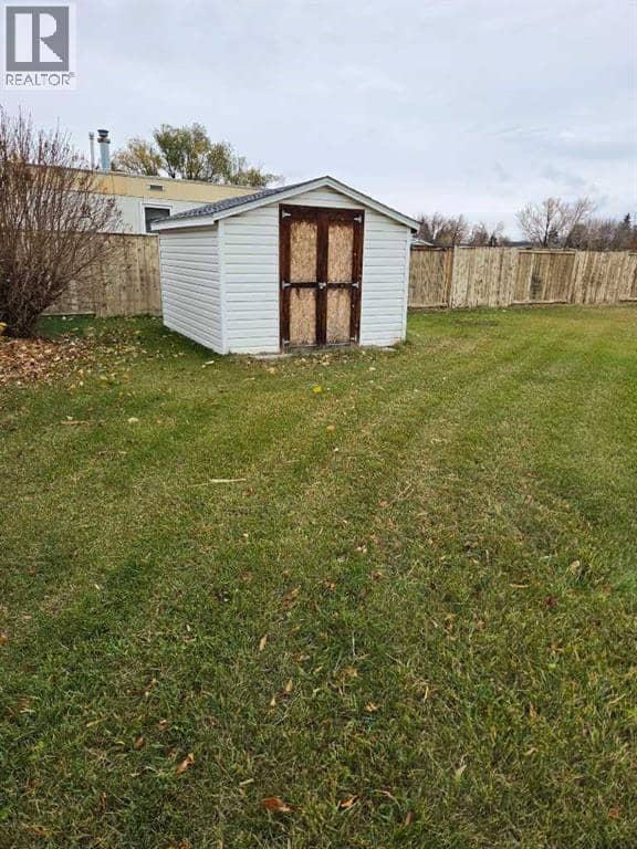 303 Piron Place, Picture Butte, photo 3