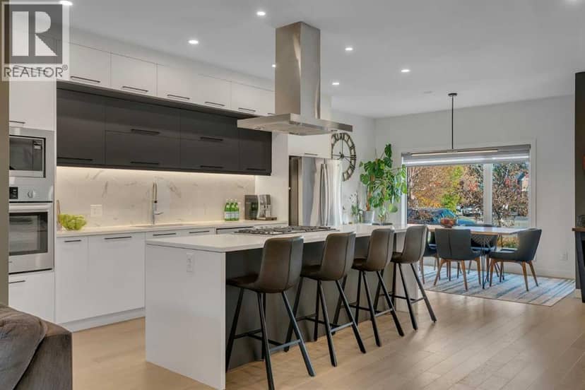 2327B Osborne Crescent SW, Calgary, photo 3