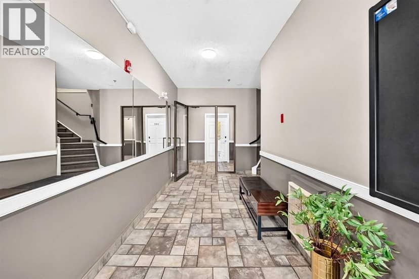 305, 3412 Parkdale Boulevard NW, Calgary, photo 4