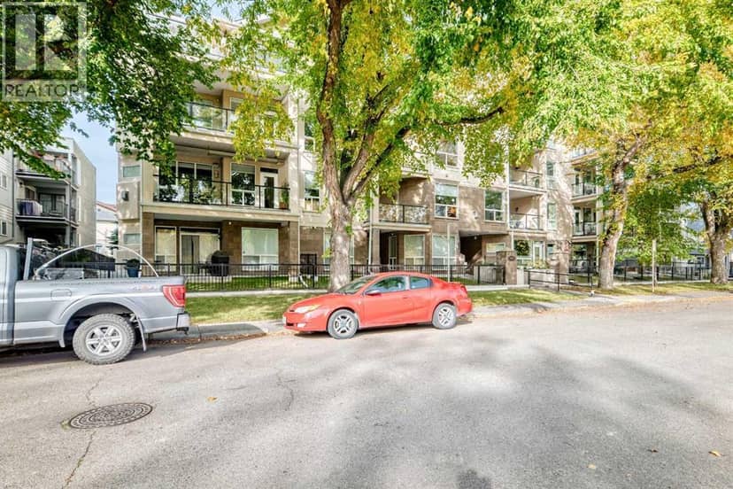 305, 3412 Parkdale Boulevard NW, Calgary, photo 2