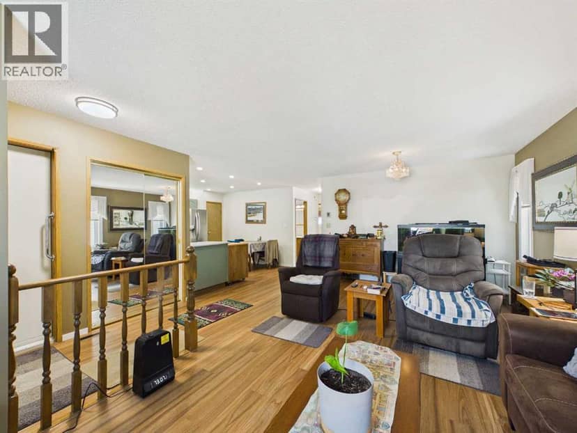 63 Ellis Street, Red Deer, photo 4