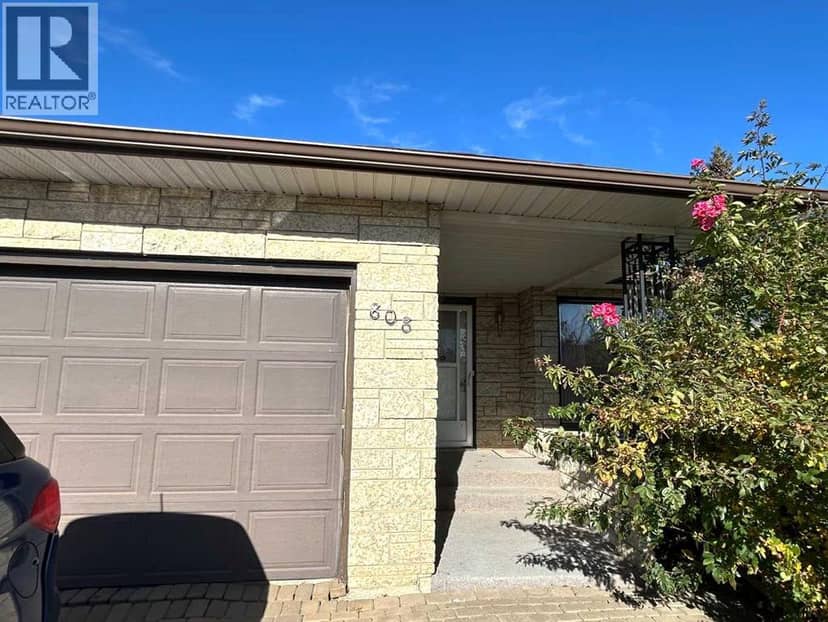808 4 Avenue W, Brooks, photo 2
