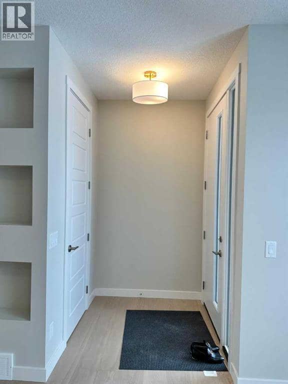 393 Waterford Boulevard, Chestermere, photo 2