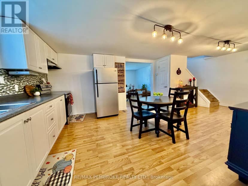 1081 Bronx Street, Pembroke, photo 4
