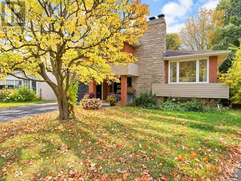 18 Castledene Crescent, Toronto, photo 2