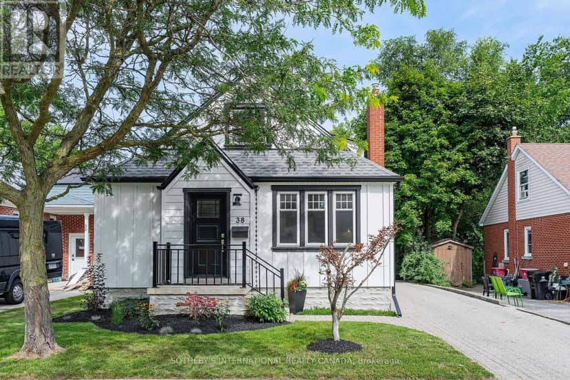 38 Roslin Avenue S, Waterloo