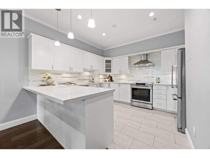 103 121 Shoreline Circle, Port Moody